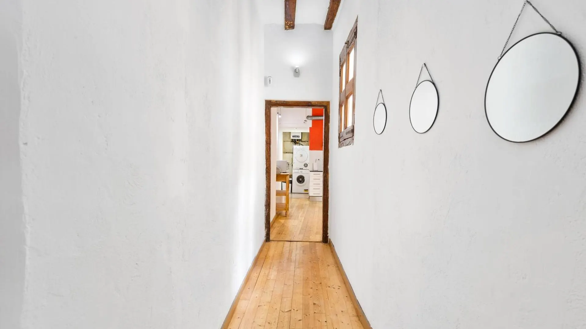 Stylish 2-Bedroom Apartment In El Born 바르셀로나 스페인