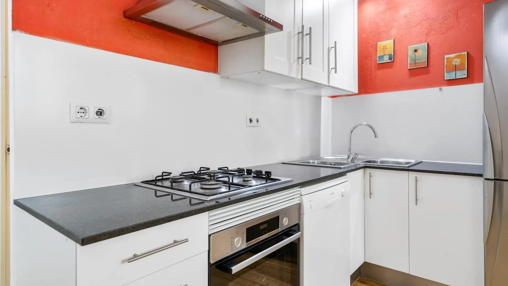 Stylish 2-Bedroom Apartment In El Born 바르셀로나