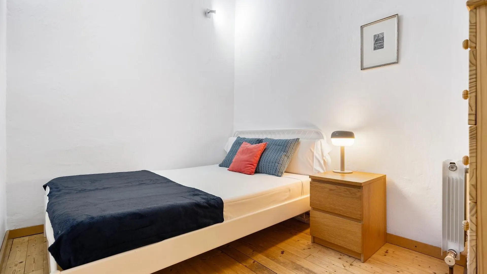 Stylish 2-Bedroom Apartment In El Born 바르셀로나 0*,  스페인