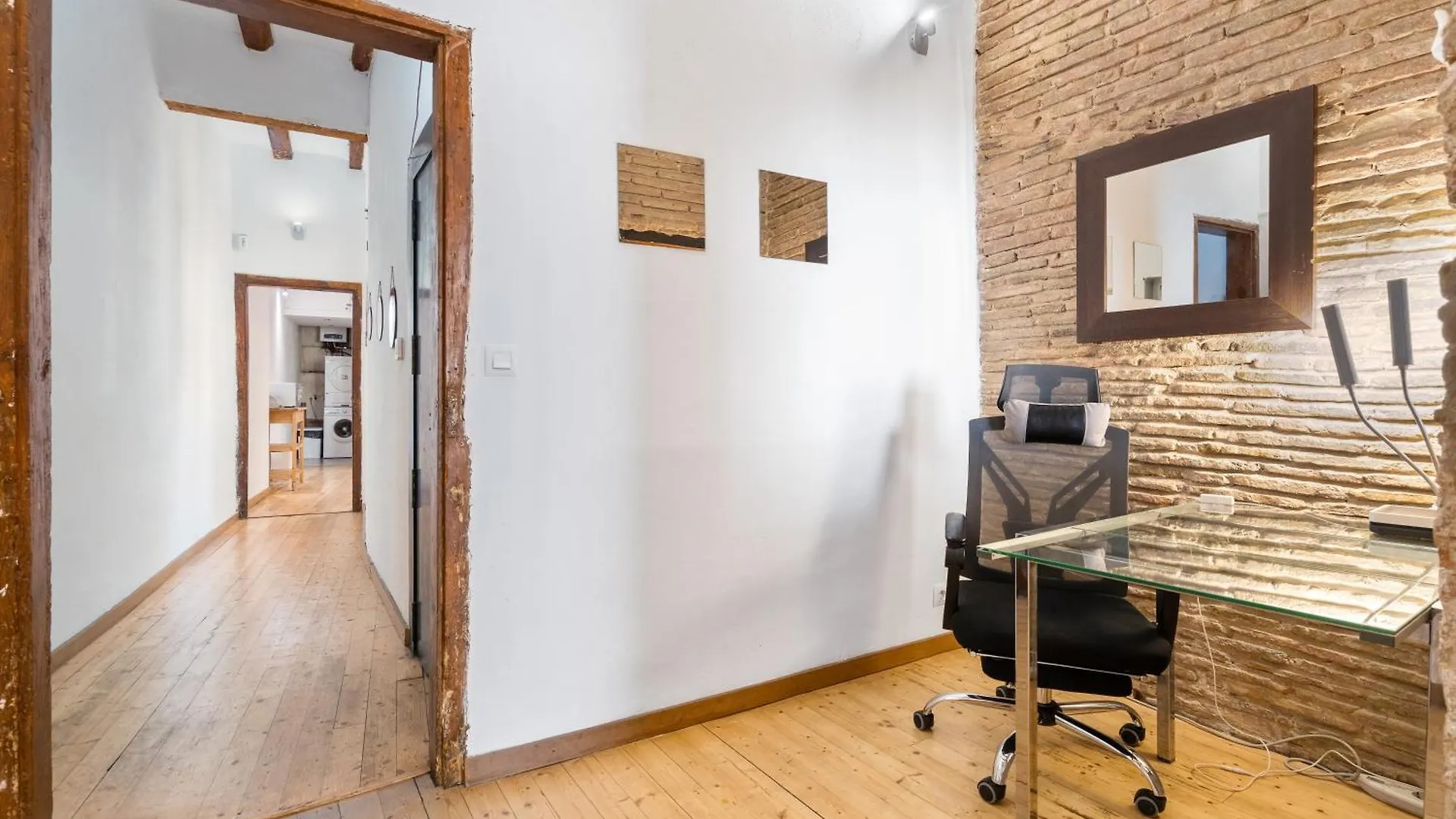 Stylish 2-Bedroom Apartment In El Born 바르셀로나