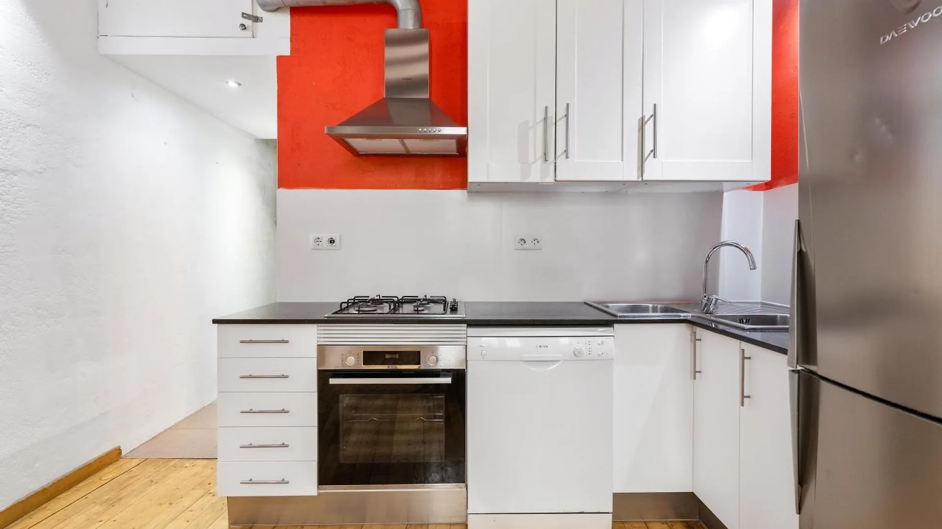 Stylish 2-Bedroom Apartment In El Born 바르셀로나