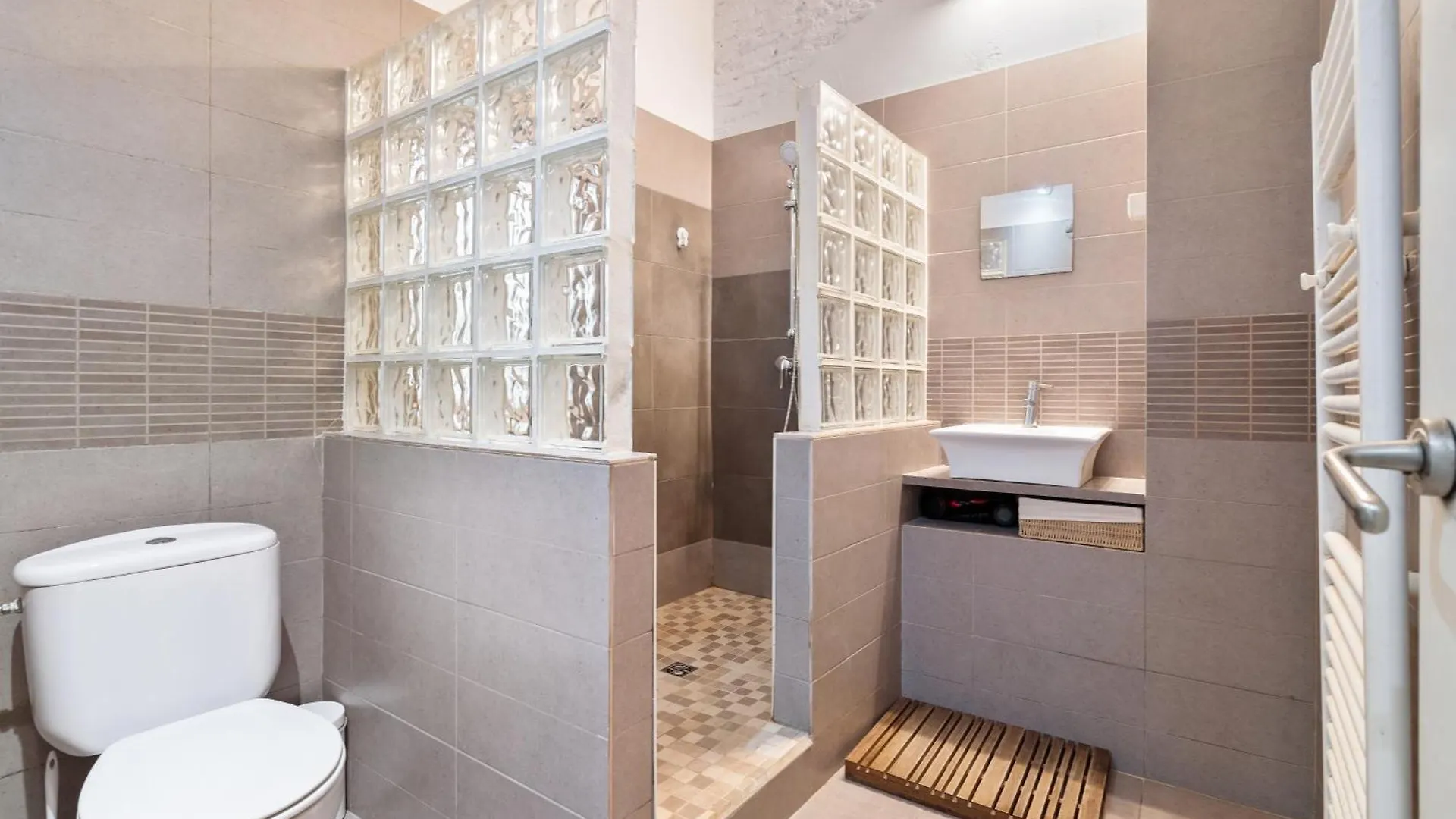 Stylish 2-Bedroom Apartment In El Born Βαρκελώνη 0*,  Ισπανία