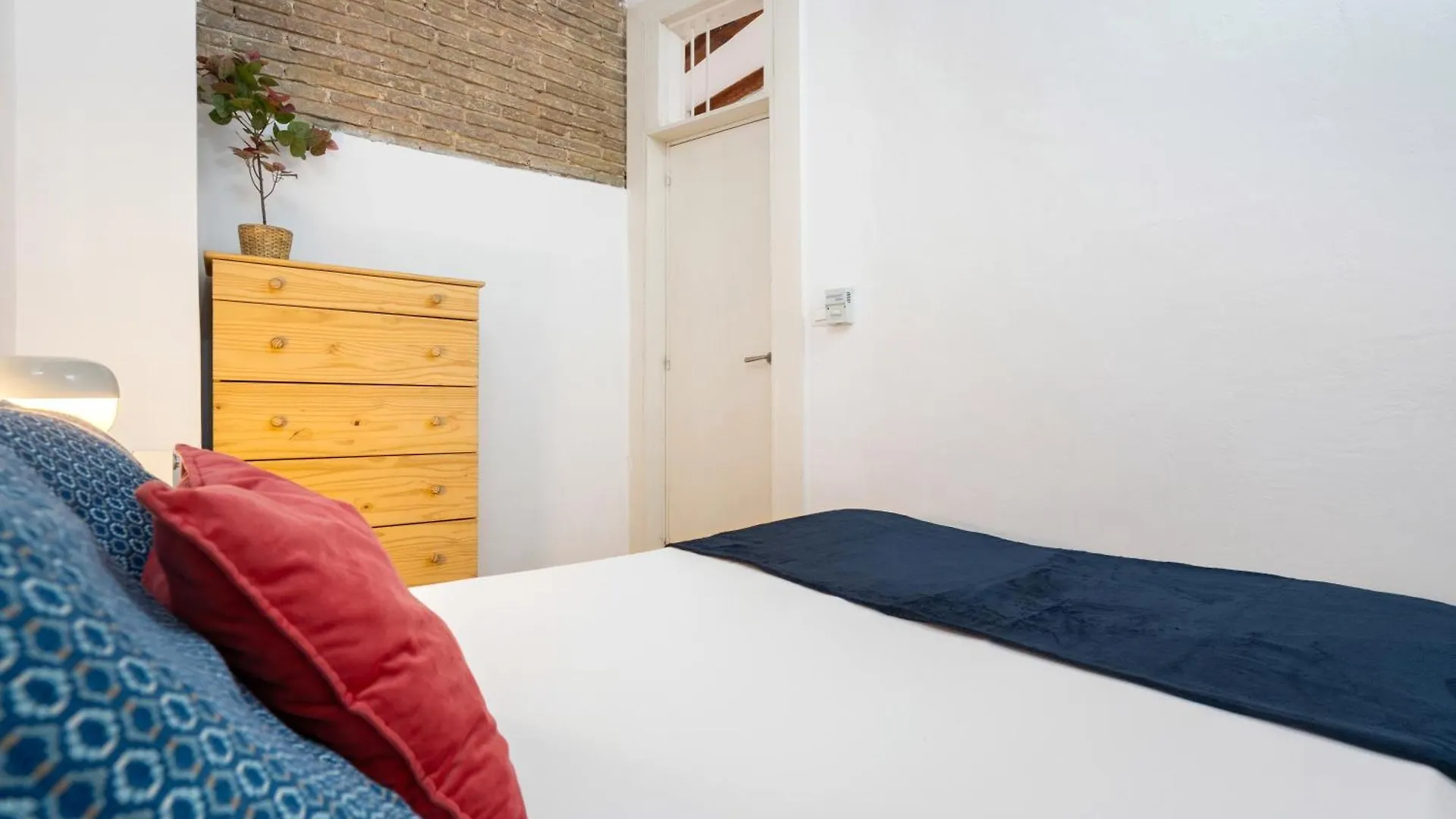 Stylish 2-Bedroom Apartment In El Born Barcelona Spain
