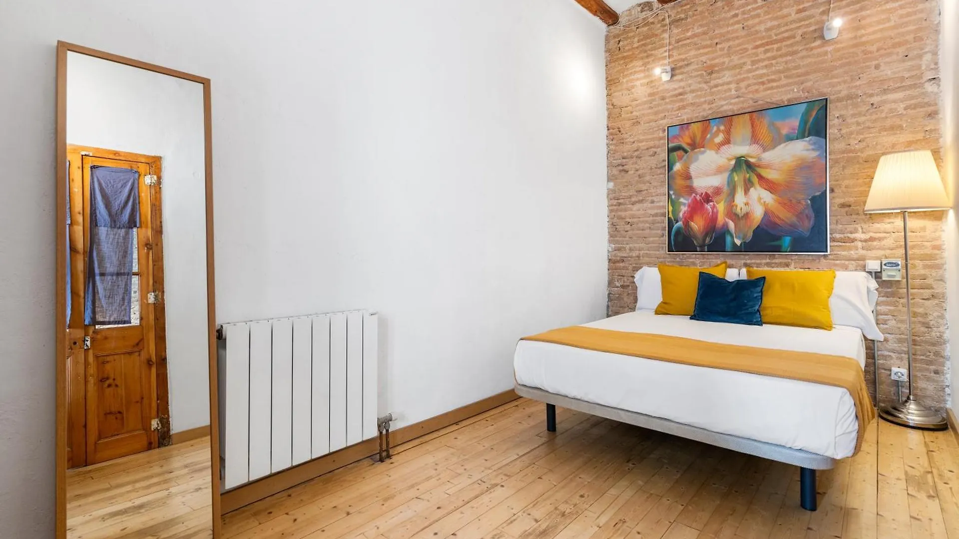 Stylish 2-Bedroom Apartment In El Born Barcelona