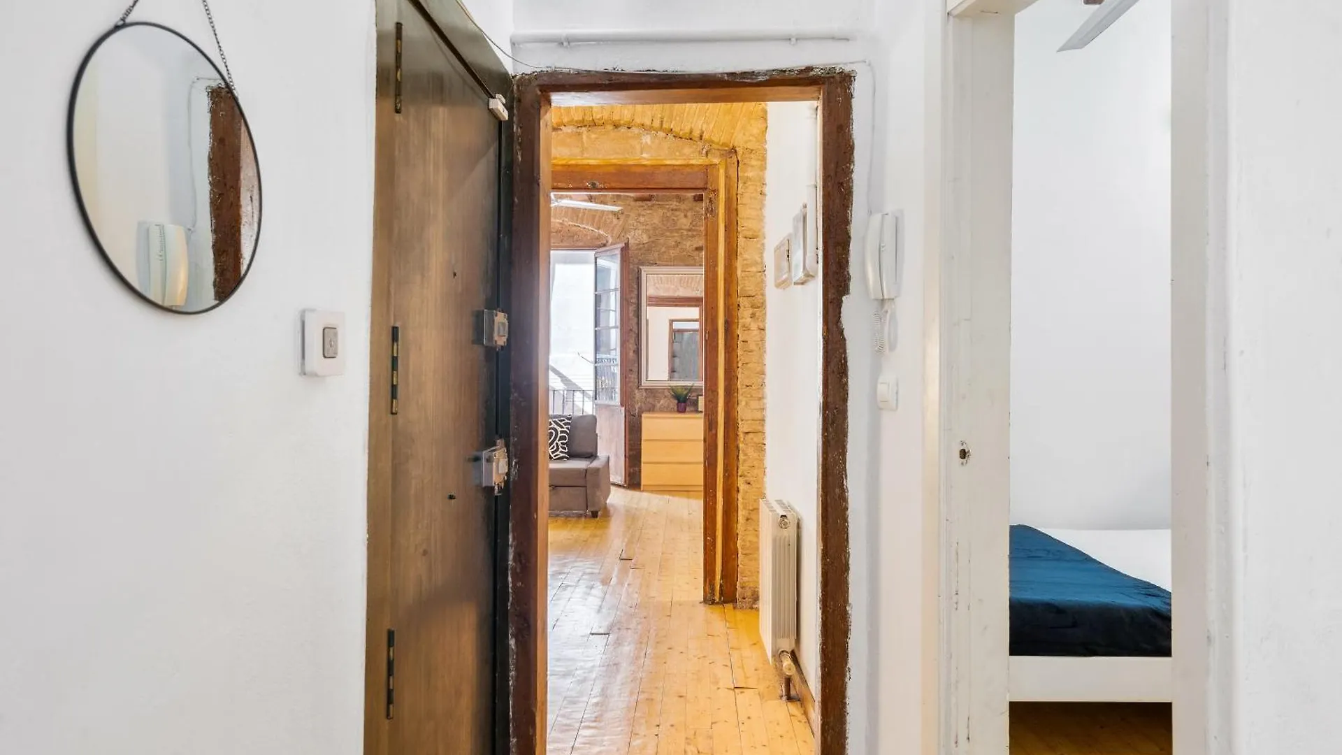 Stylish 2-Bedroom Apartment In El Born Barcelona